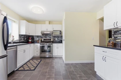 Kitchen Photo of 1 45740 Thomas Road, Chilliwack, BC