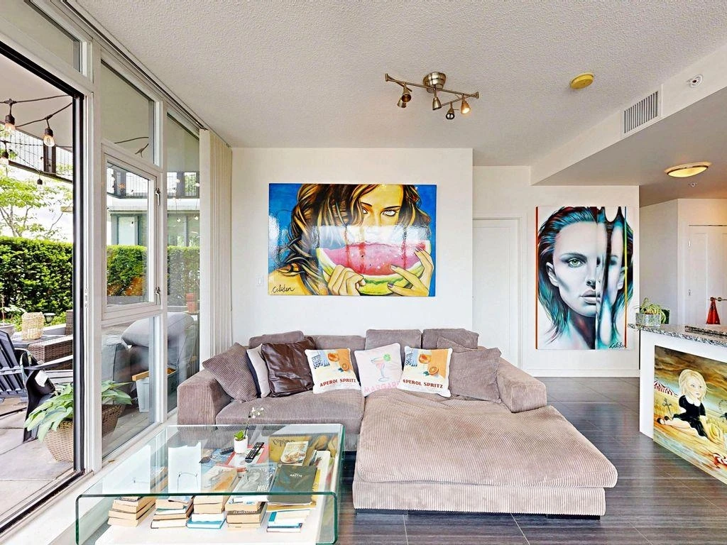 Dining Area Photo of 865 2080 W Broadway, Vancouver, BC