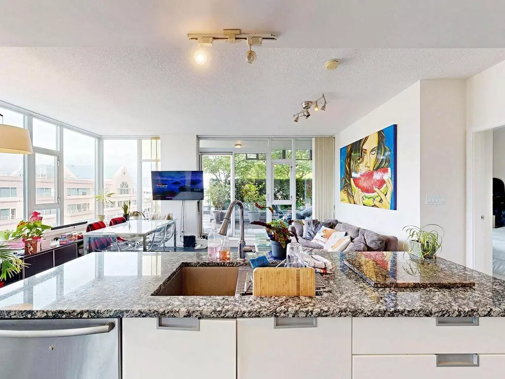 Living Room Photo of 865 2080 W Broadway, Vancouver, BC