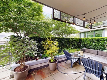 Backyard Photo of 865 2080 W Broadway, Vancouver, BC