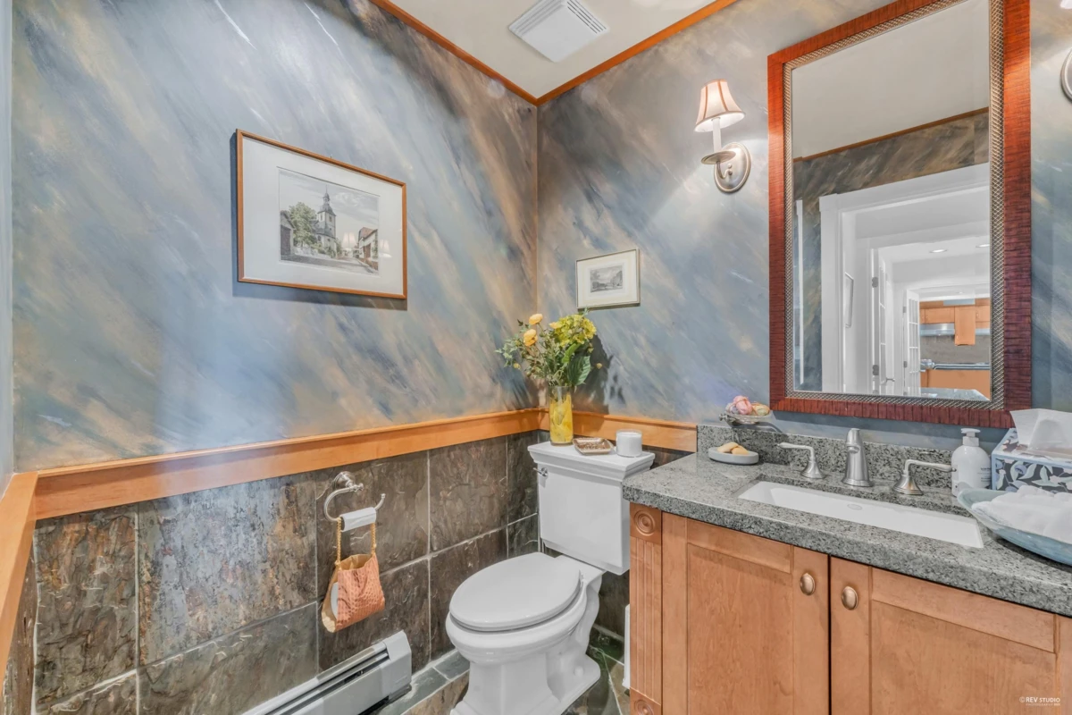 Laundry Room Photo of 574 St. Andrews Place, West Vancouver, BC