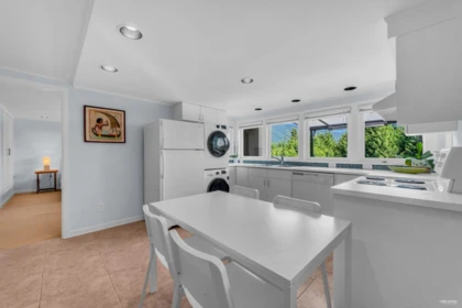 Hot Tub / Spa Photo of 574 St. Andrews Place, West Vancouver, BC
