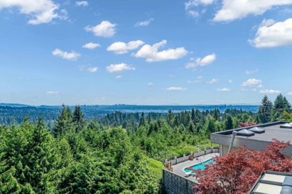 Playground / Recreational Area Near 574 St. Andrews Place, West Vancouver, BC