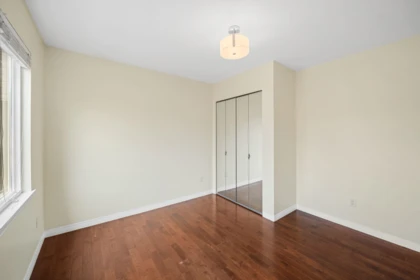 Powder Room Photo of 178 Pier Place, New Westminster, BC