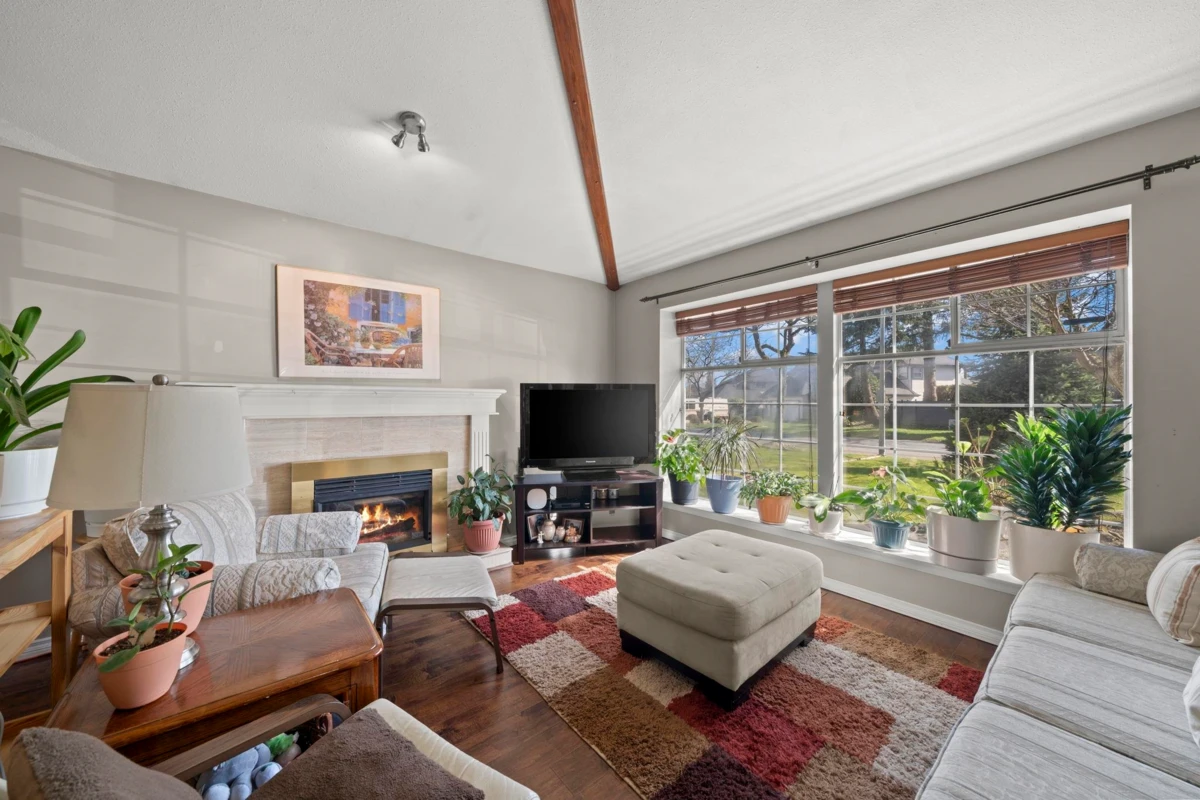 Dining Area Photo of 8891 157 Street, Surrey, BC