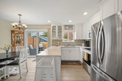 Kitchen Island Photo of 6175 Morgan Drive, Surrey, BC