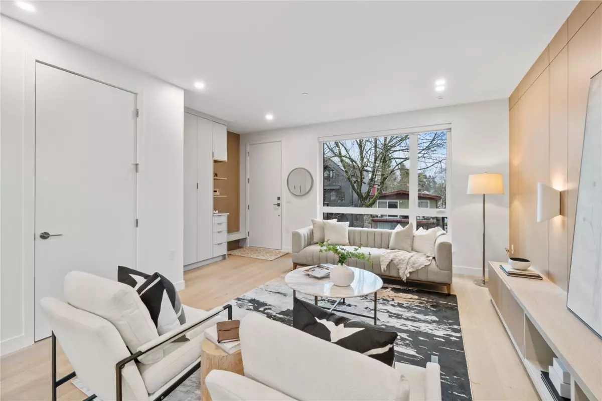 Dining Area Photo of 2 4963 Chester Street, Vancouver, BC