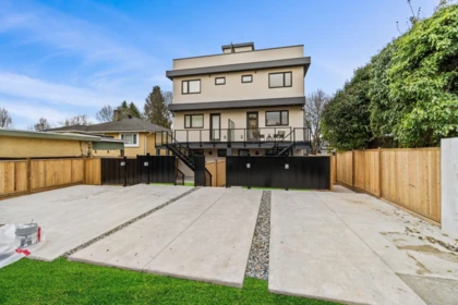 Outdoor Deck Photo of 2 4963 Chester Street, Vancouver, BC
