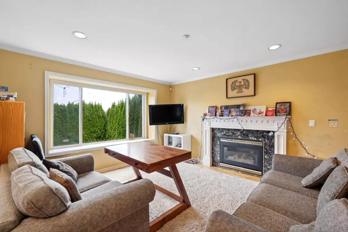 Living Room Photo of 3298 E 2nd Avenue, Vancouver, BC