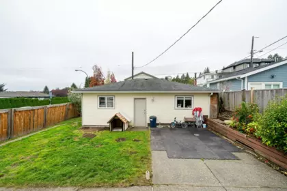 Primary Bedroom Photo of 3298 E 2nd Avenue, Vancouver, BC