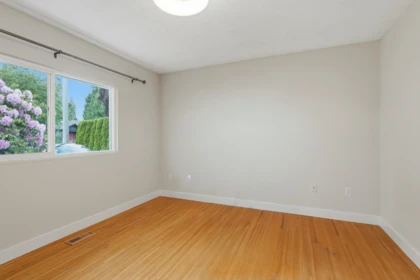 Basement Recreation Room Photo of 1570 Brearley Street, White Rock, BC