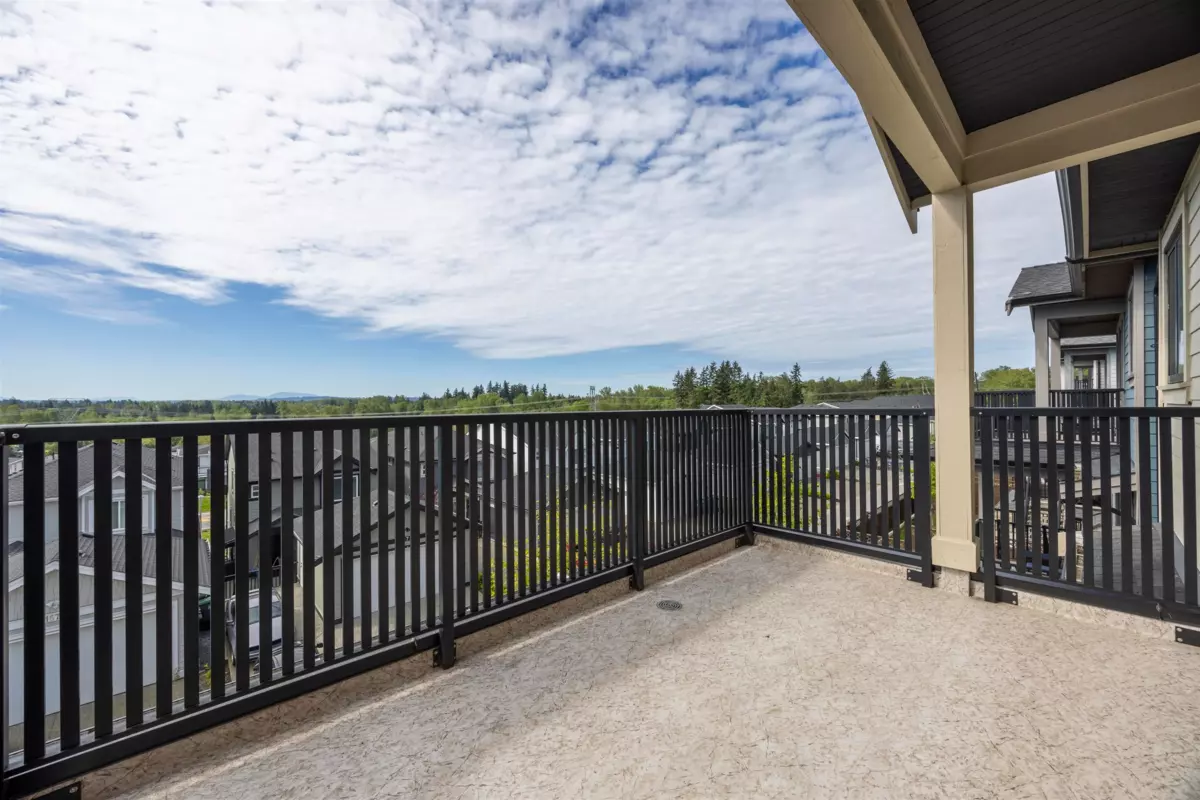 Family Room Photo of 16764 16a Avenue, Surrey, BC