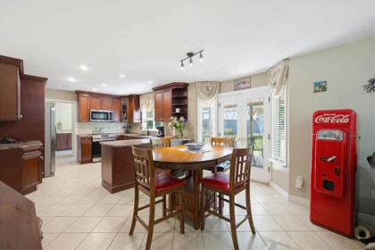 Breakfast Nook Photo of 22724 76b Crescent, Langley, BC