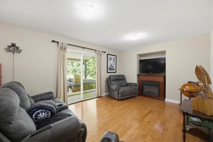 Kitchen Island Photo of 22724 76b Crescent, Langley, BC