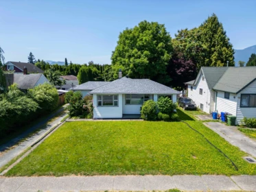 9533 Broadway Street, Chilliwack, BC, Chilliwack — Single Family Residence for sale
