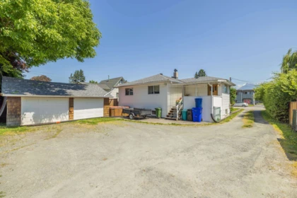 Garden / Landscaping Photo of 9533 Broadway Street, Chilliwack, BC