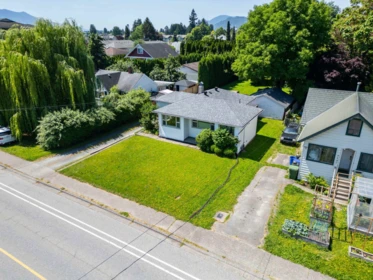 9533 Broadway Street, Chilliwack, BC, Chilliwack — Single Family Residence for sale