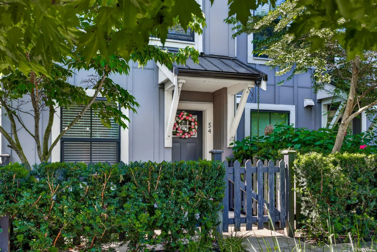 Family Room Photo of 54 5945 176a Street, Surrey, BC