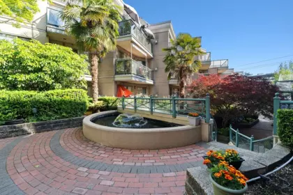 Backyard Photo of C2 332 Lonsdale Avenue, North Vancouver, BC