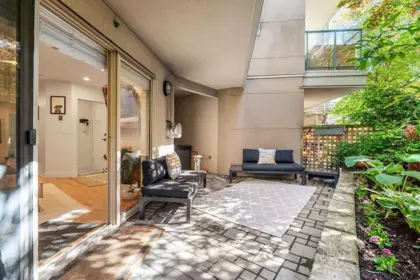 Entry Foyer Photo of C2 332 Lonsdale Avenue, North Vancouver, BC