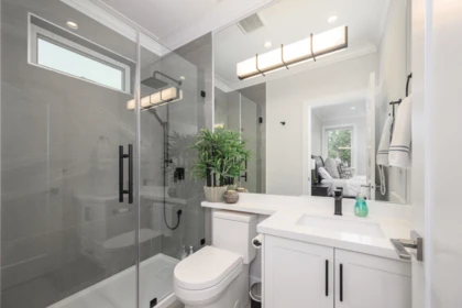 Entry Foyer Photo of 16060 112 Avenue, Surrey, BC