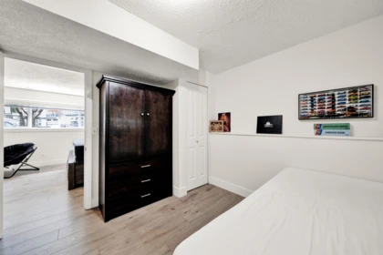 Entry Foyer Photo of 9088 146a Street, Surrey, BC