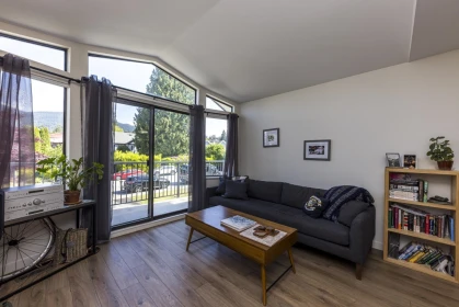 Breakfast Nook Photo of 239 E 20th Street, North Vancouver, BC