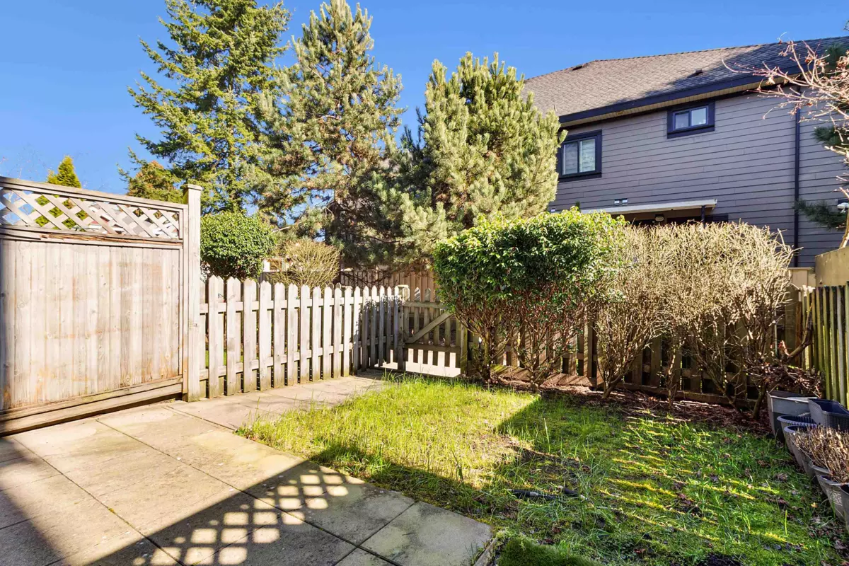Family Room Photo of 42 9405 121 STREET, Surrey BC V3V 0A9