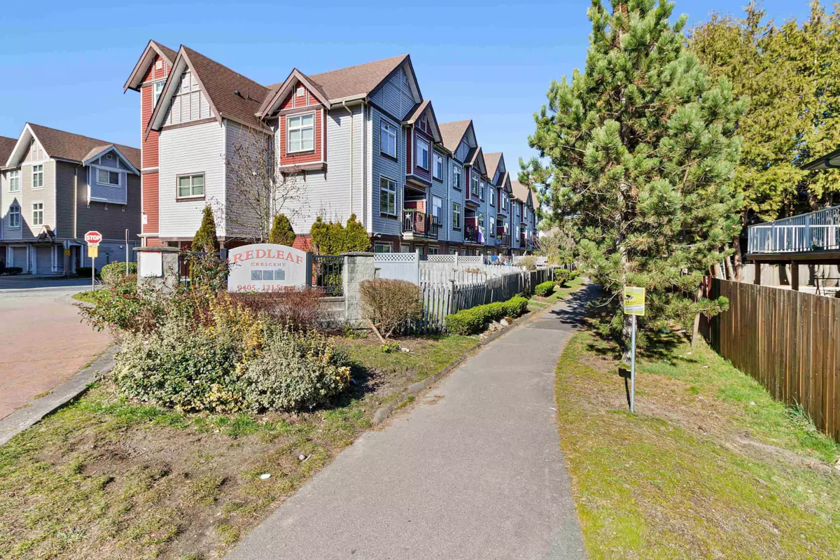 Living Room Photo of 42 9405 121 STREET, Surrey BC V3V 0A9