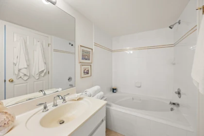 Hallway Photo of 209 2975 Princess Crescent, Coquitlam, BC