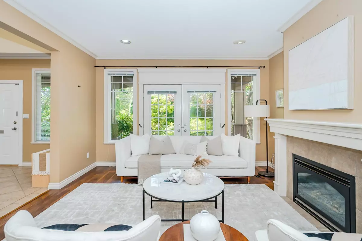 Living Room Photo of 3933 Garry Street, Richmond, BC