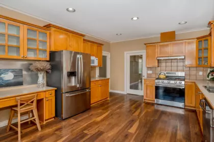 Kitchen Island Photo of 3933 Garry Street, Richmond, BC