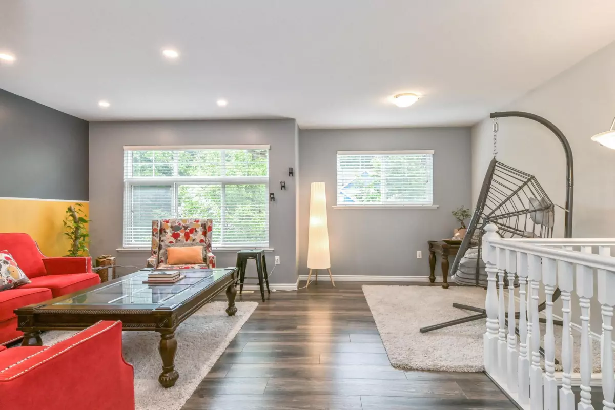 Living Room Photo of 35109 Laburnum Avenue, Abbotsford, BC