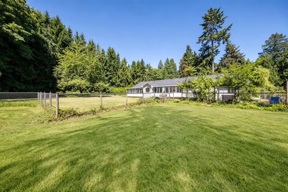 Family Room Photo of 637 171 Street, Surrey, BC