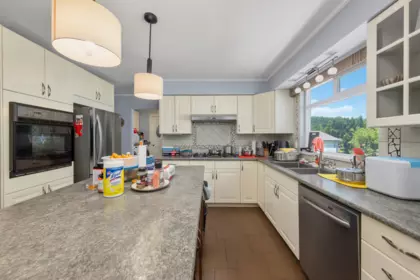 Hot Tub / Spa Photo of 637 171 Street, Surrey, BC