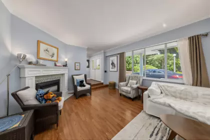 Powder Room Photo of 637 171 Street, Surrey, BC