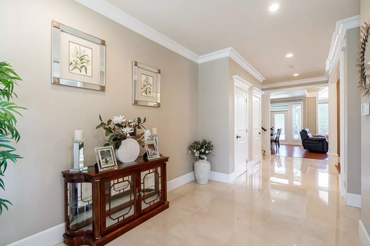Family Room Photo of 16100 27a Avenue, Surrey, BC
