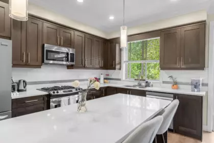 Kitchen Island Photo of 37 19913 70 Avenue, Langley, BC