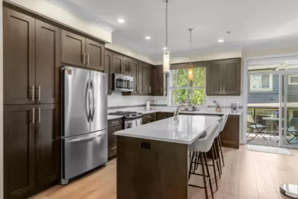 Kitchen Photo of 37 19913 70 Avenue, Langley, BC