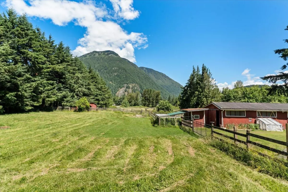 Family Room Photo of 63155 Yale Road, Hope, BC