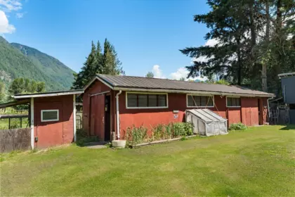 Breakfast Nook Photo of 63155 Yale Road, Hope, BC