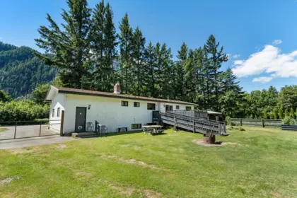 Hot Tub / Spa Photo of 63155 Yale Road, Hope, BC