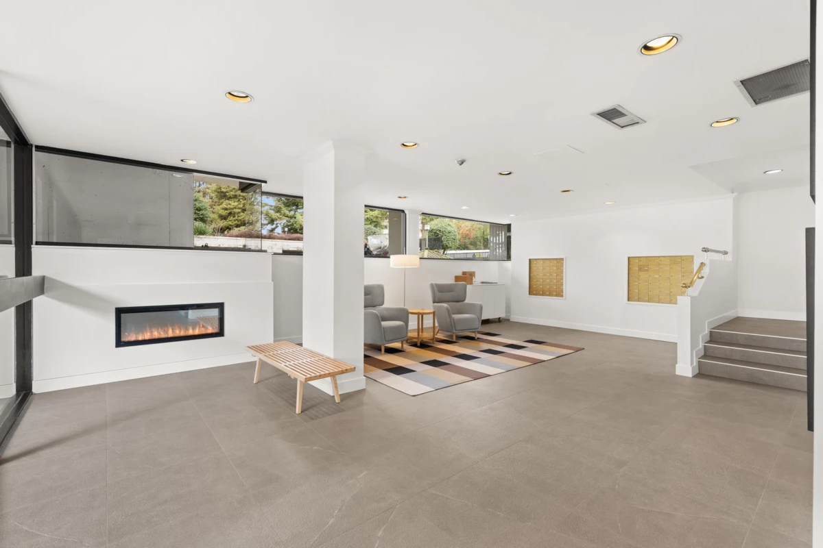 Family Room Photo of 704 650 16th Street, West Vancouver, BC