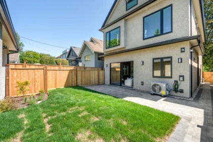 Garden / Landscaping Photo of 2 3771 W King Edward Avenue, Vancouver, BC