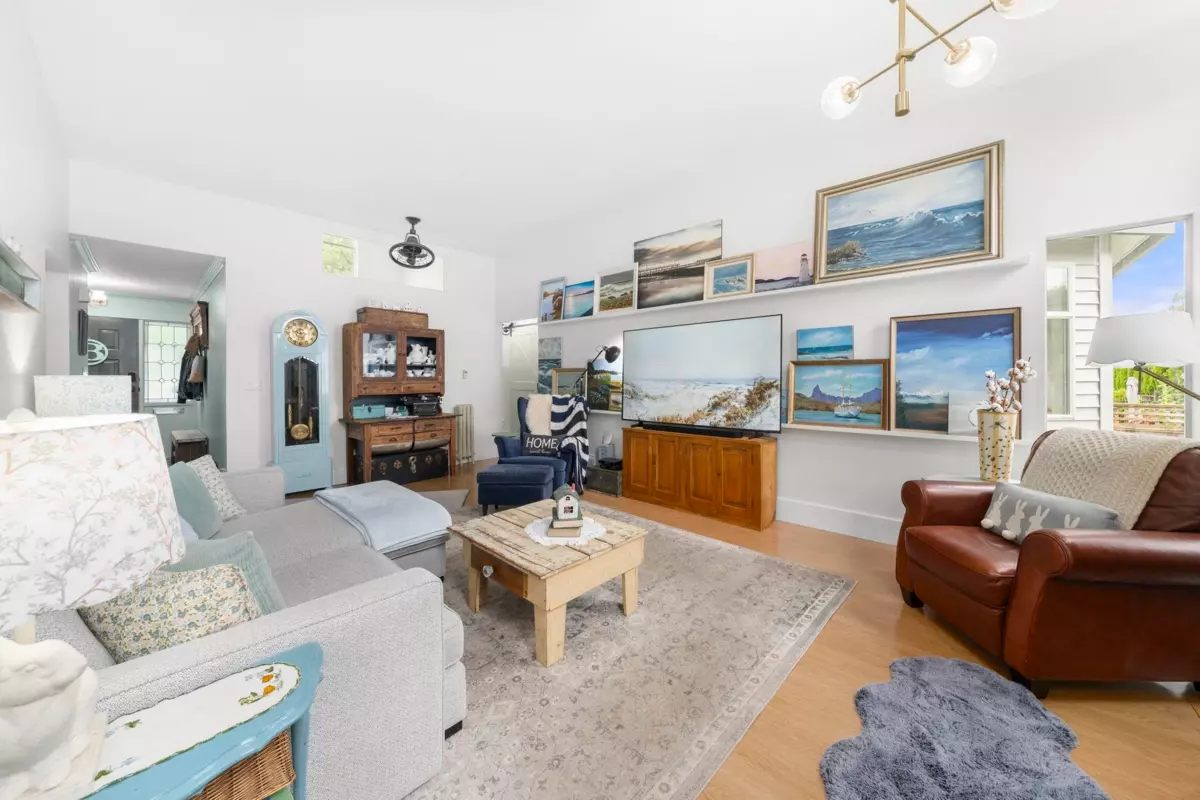 Family Room Photo of 116 1744 128 Street, Surrey, BC