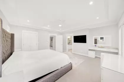 Basement Recreation Room Photo of 18356 68 Avenue, Surrey, BC