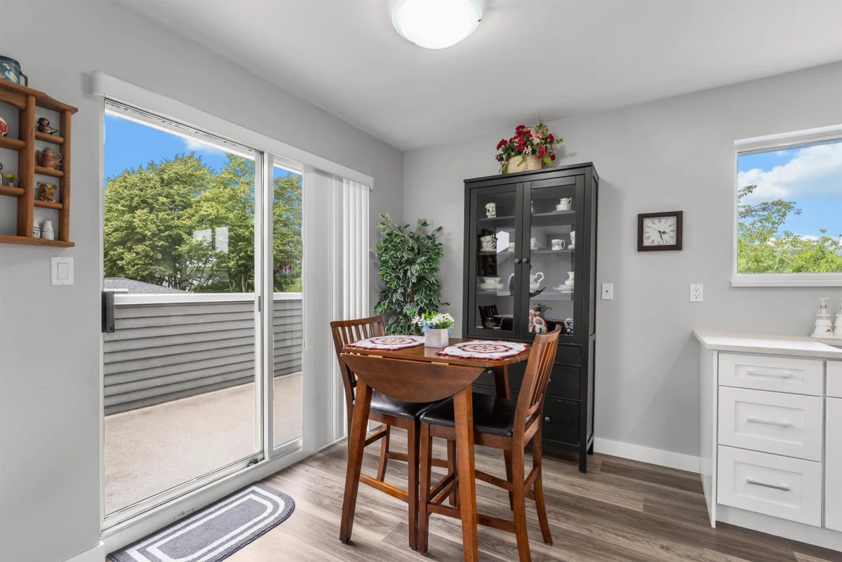 Family Room Photo of 2 6320 48a Avenue, Delta, BC