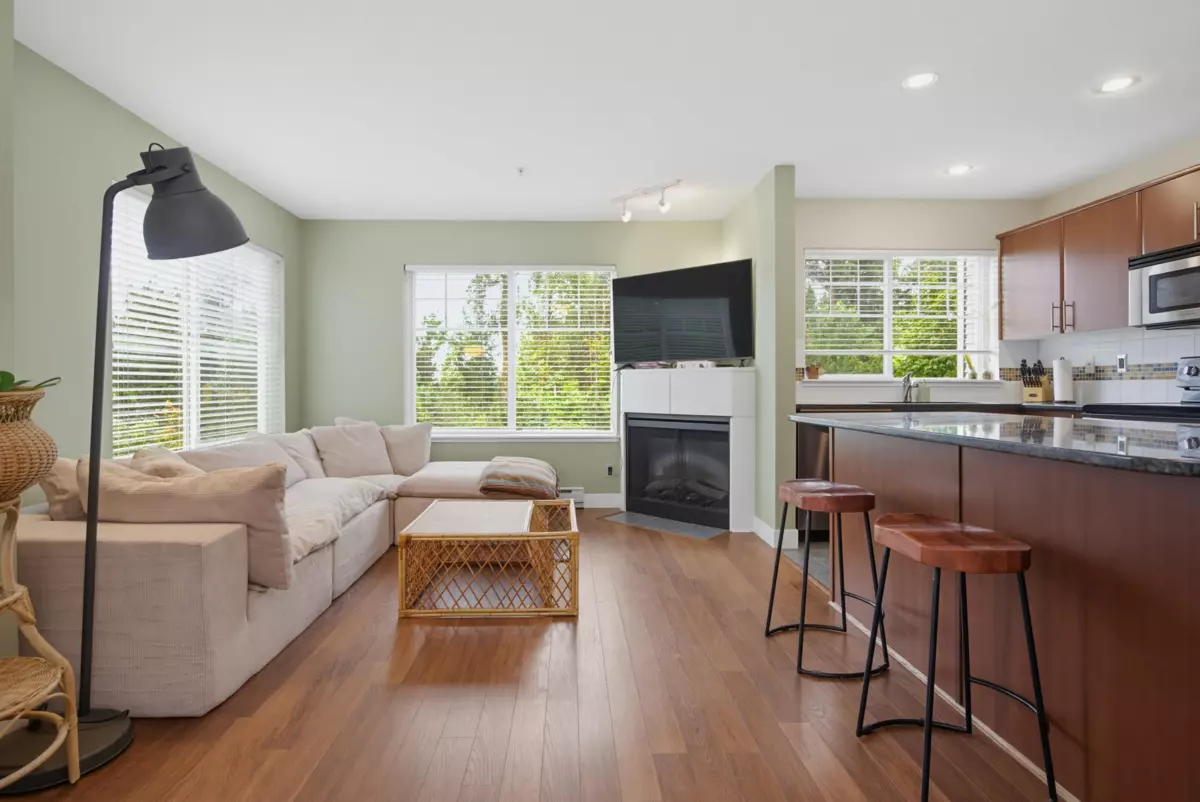 Dining Area Photo of 202 19320 65 Avenue, Surrey, BC