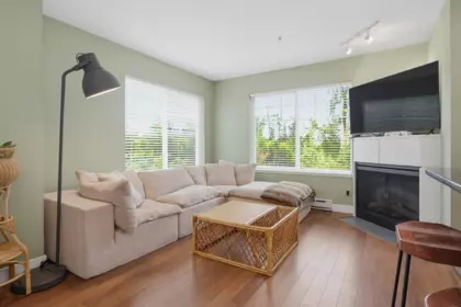 Kitchen Photo of 202 19320 65 Avenue, Surrey, BC