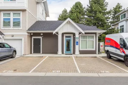 Front Yard Photo of 1 12073 62 Avenue, Surrey, BC